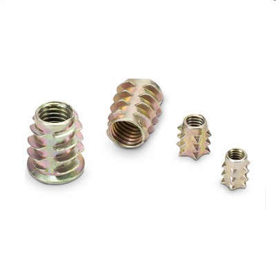 POHIŠTVENI VLOŽEK Z NAVOJNO MATICO